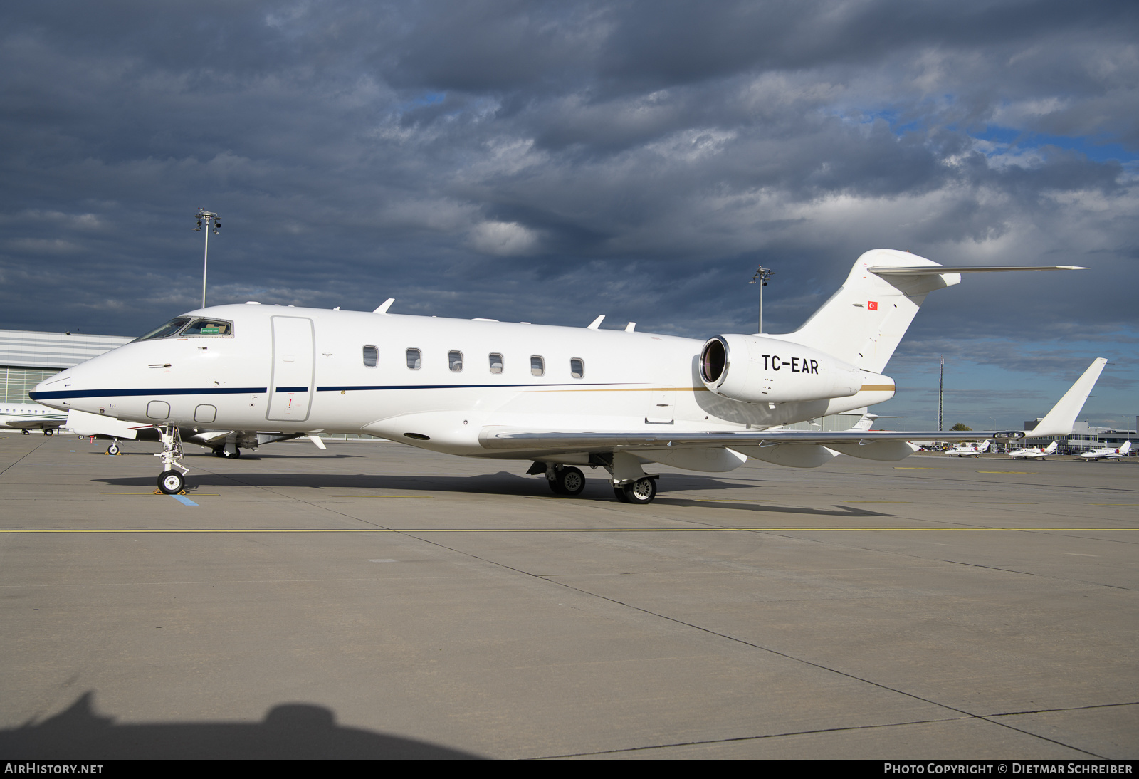 Aircraft Photo of TC-EAR | Bombardier Challenger 300 (BD-100-1A10) | AirHistory.net #623640