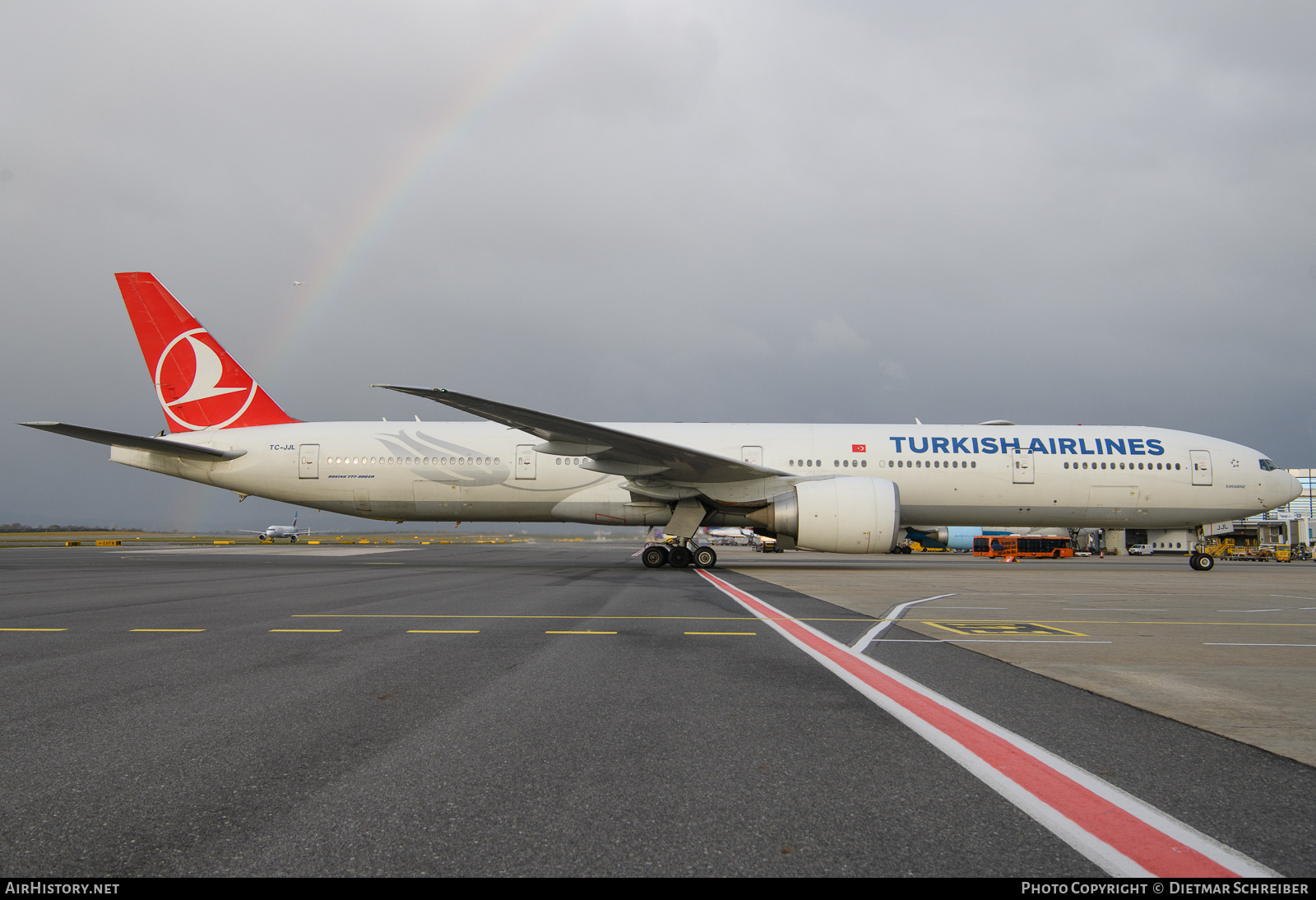 Aircraft Photo of TC-JJL | Boeing 777-3F2/ER | Turkish Airlines | AirHistory.net #623692