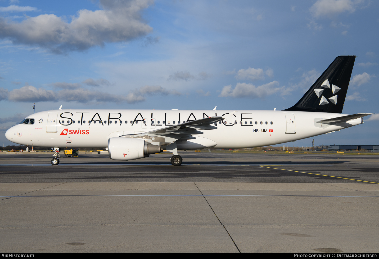 Aircraft Photo of HB-IJM | Airbus A320-214 | Swiss International Air Lines | AirHistory.net #623724