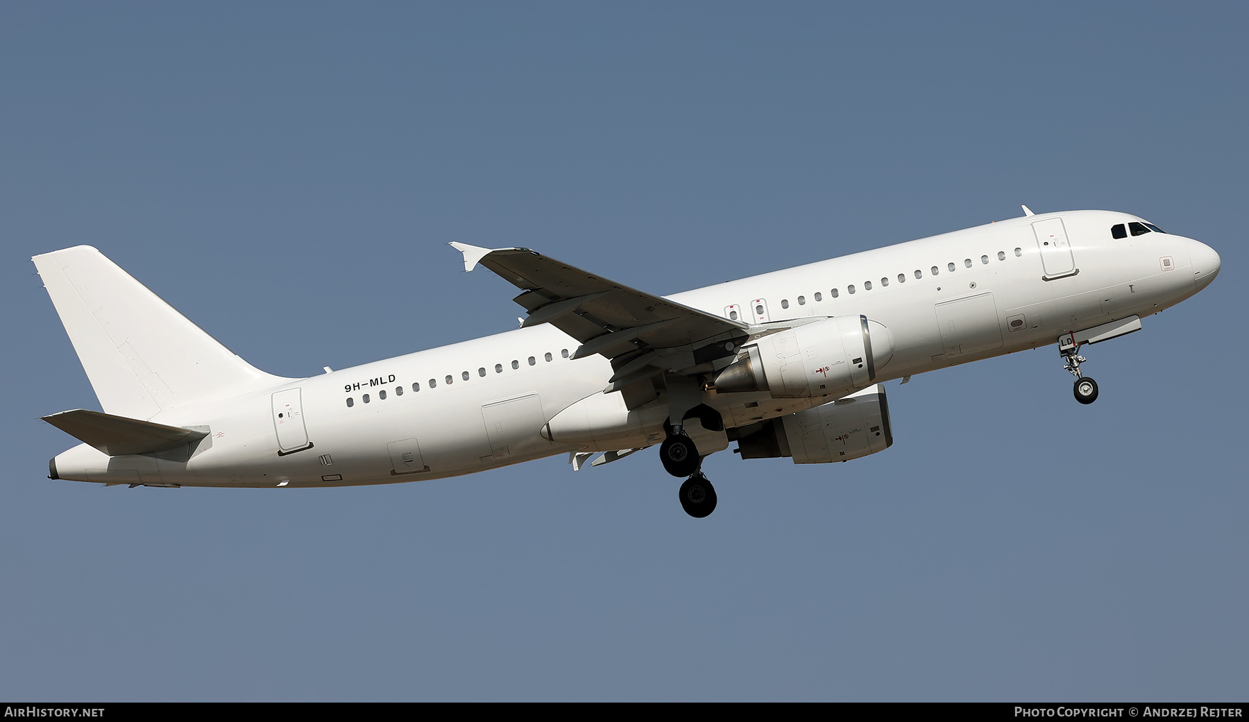 Aircraft Photo of 9H-MLD | Airbus A320-214 | AirHistory.net #623889