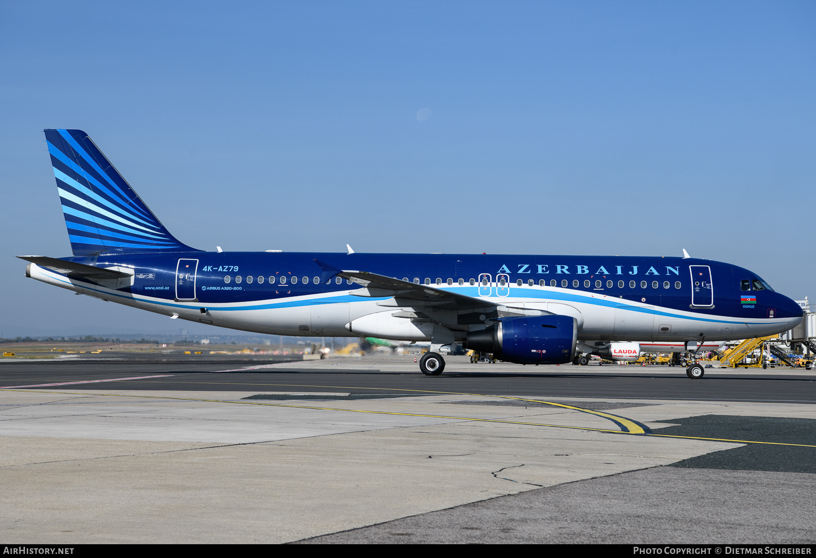 Aircraft Photo of 4K-AZ79 | Airbus A320-214 | Azerbaijan Airlines - AZAL - AHY | AirHistory.net #624036