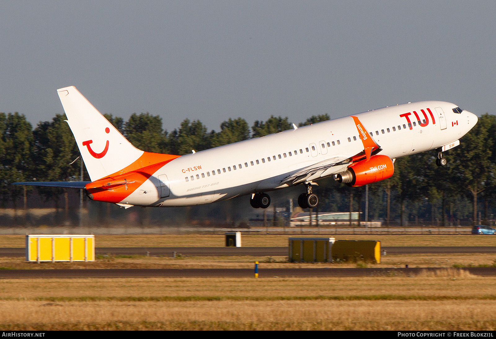 Aircraft Photo of C-FLSW | Boeing 737-8HX | TUI | AirHistory.net #624144