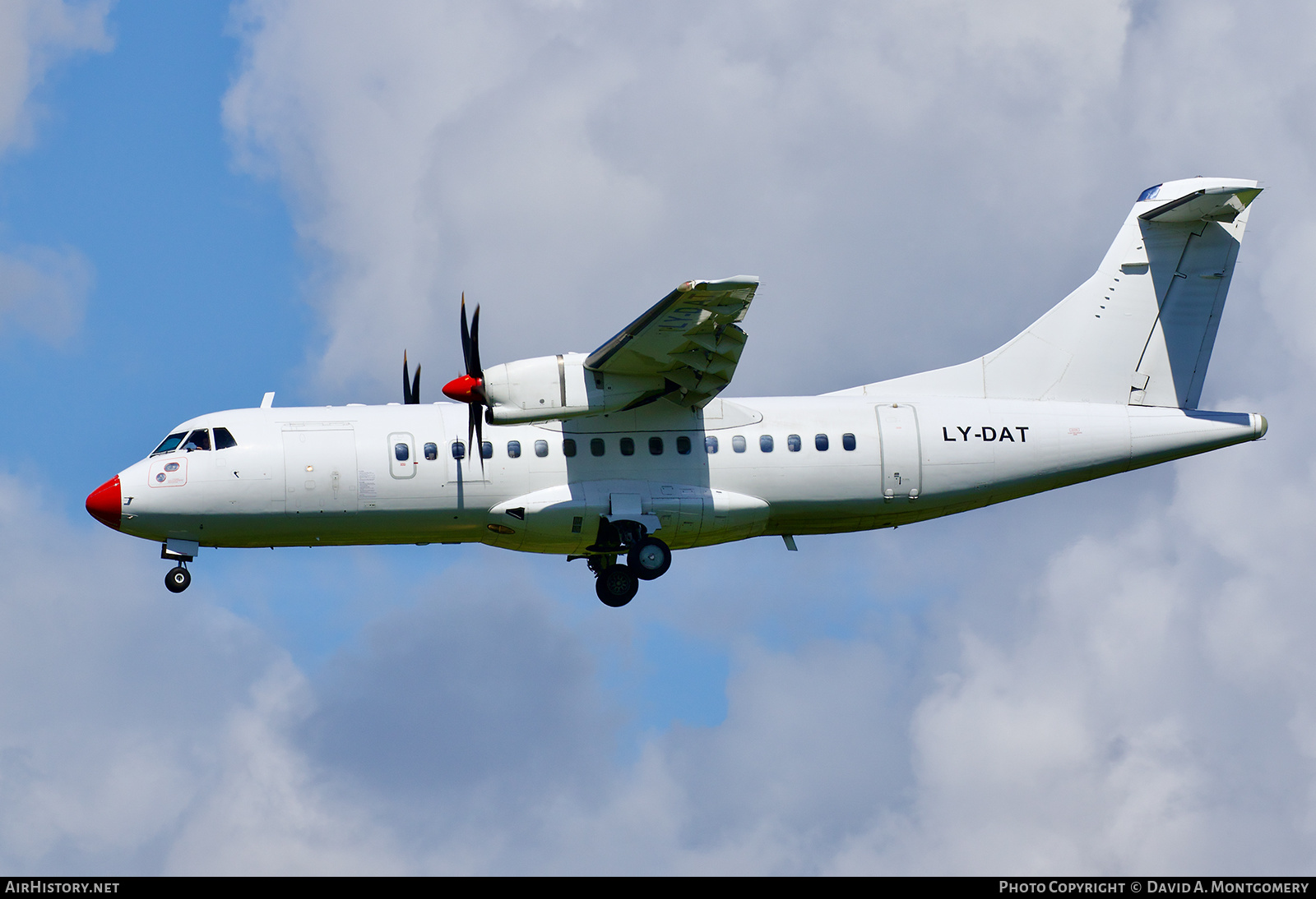 Aircraft Photo of LY-DAT | ATR ATR-42-500 | AirHistory.net #624149