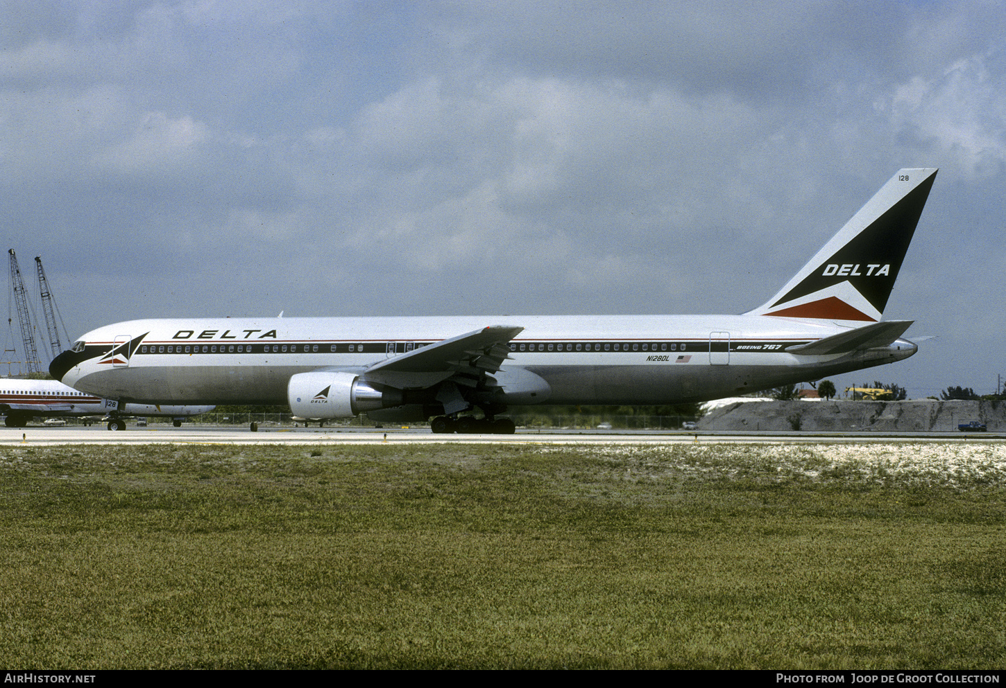 Aircraft Photo of N128DL | Boeing 767-332 | Delta Air Lines | AirHistory.net #624188