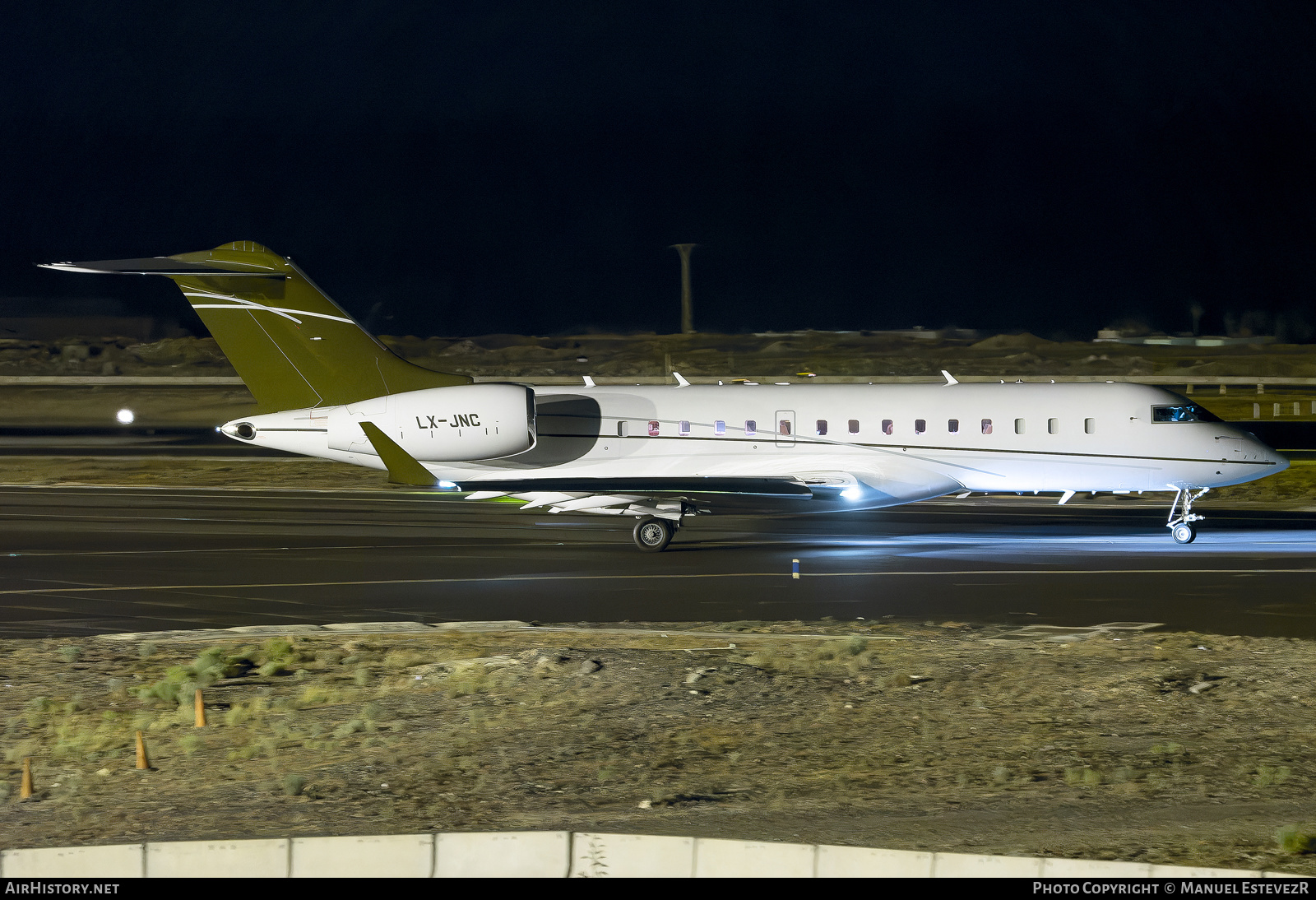 Aircraft Photo of LX-JNC | Bombardier Global Express XRS (BD-700-1A10) | AirHistory.net #624234