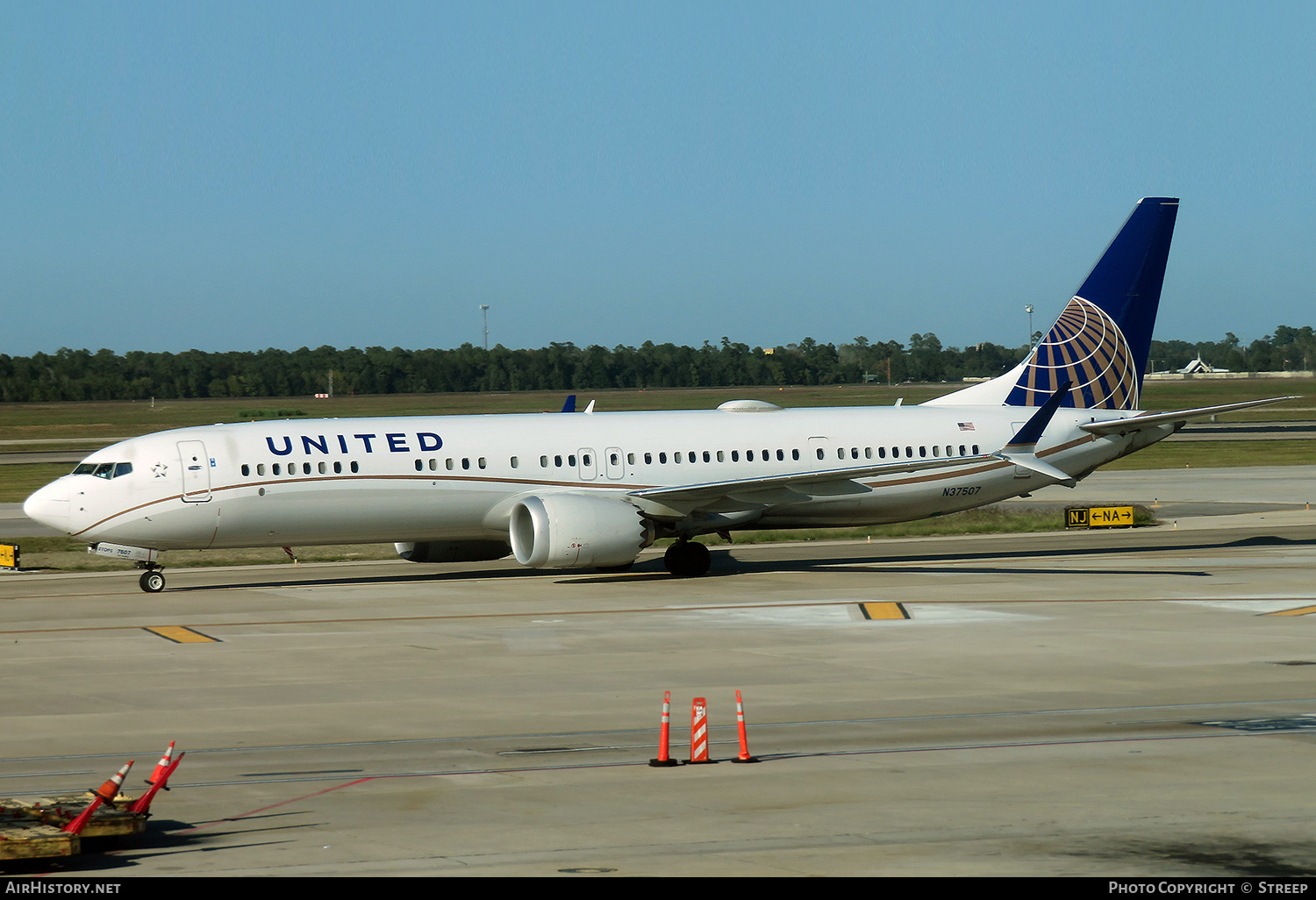 Aircraft Photo of N37507 | Boeing 737-9 Max 9 | United Airlines | AirHistory.net #624306