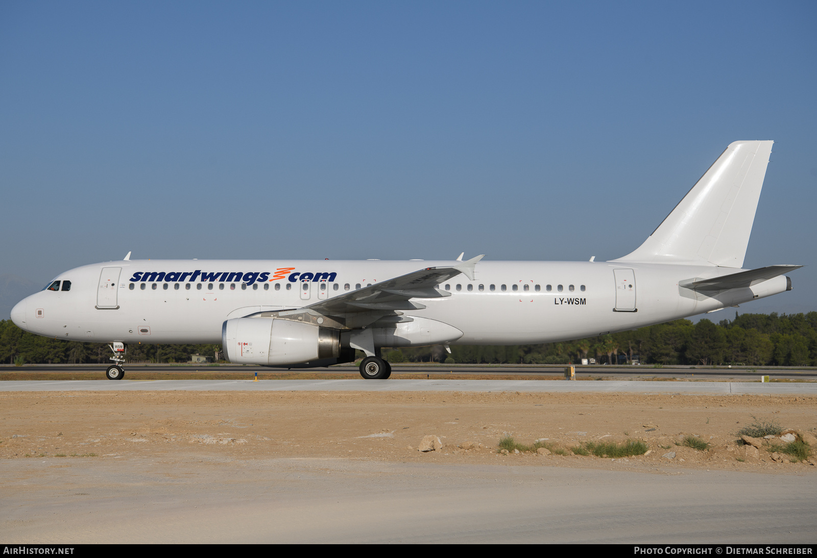 Aircraft Photo of LY-WSM | Airbus A320-232 | Smartwings | AirHistory.net #624411
