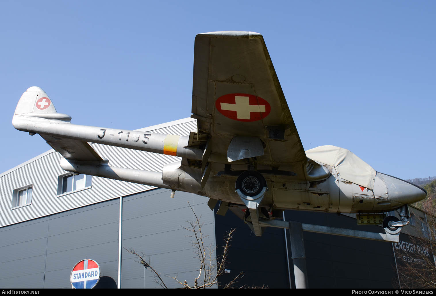 Aircraft Photo of J-1195 | De Havilland D.H. 100 Vampire FB6 | Switzerland - Air Force | AirHistory.net #624521