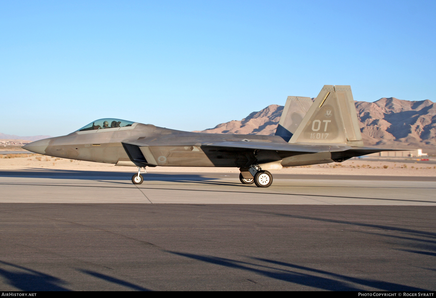 Aircraft Photo of 00-4017 / AF00-017 | Lockheed Martin F-22A Raptor | USA - Air Force | AirHistory.net #624644