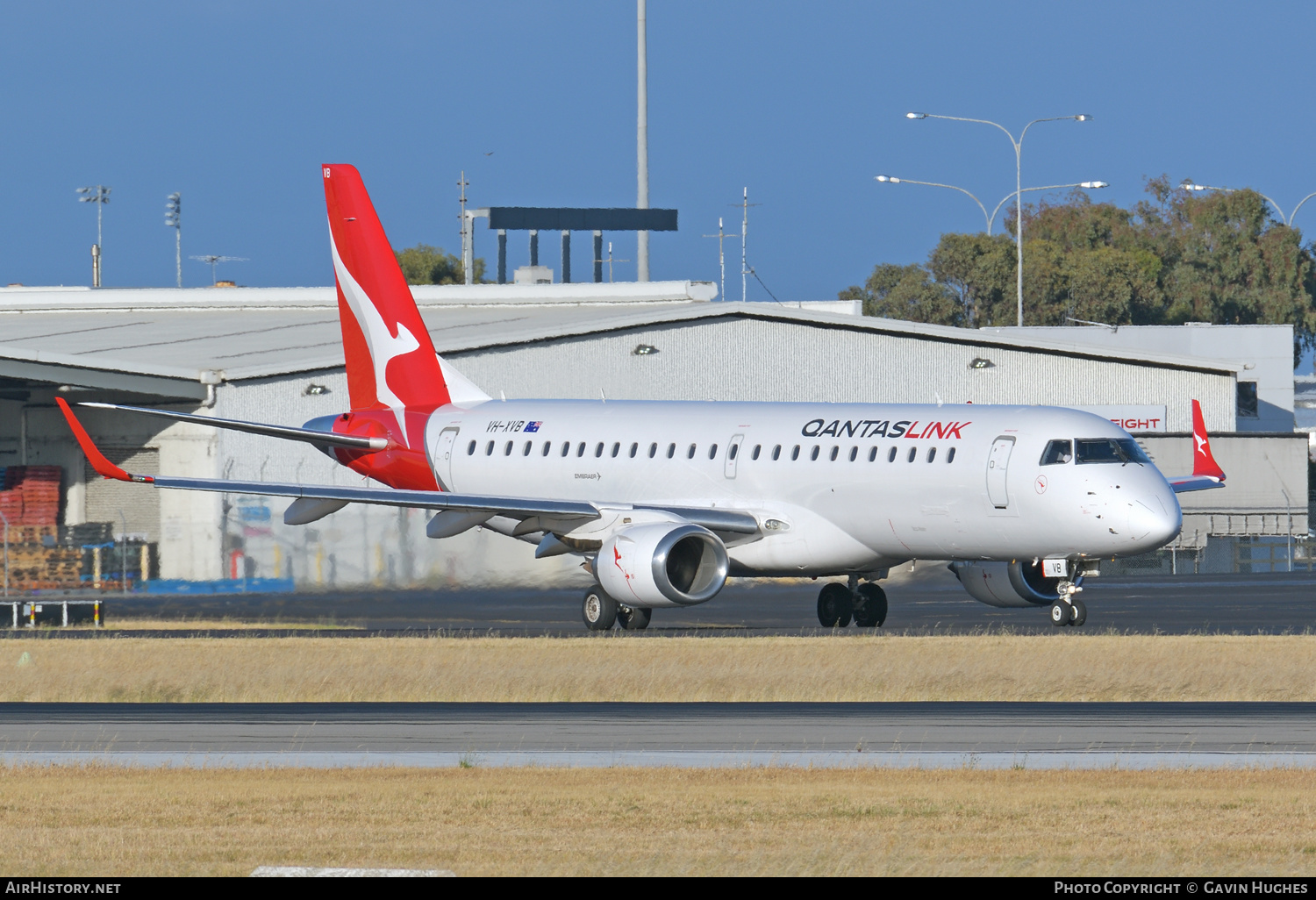 Aircraft Photo of VH-XVB | Embraer 190AR (ERJ-190-100IGW) | QantasLink | AirHistory.net #624921