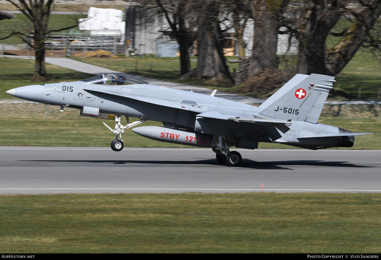 Aircraft Photo of J-5015 | McDonnell Douglas F/A-18C Hornet | Switzerland - Air Force | AirHistory.net #625078