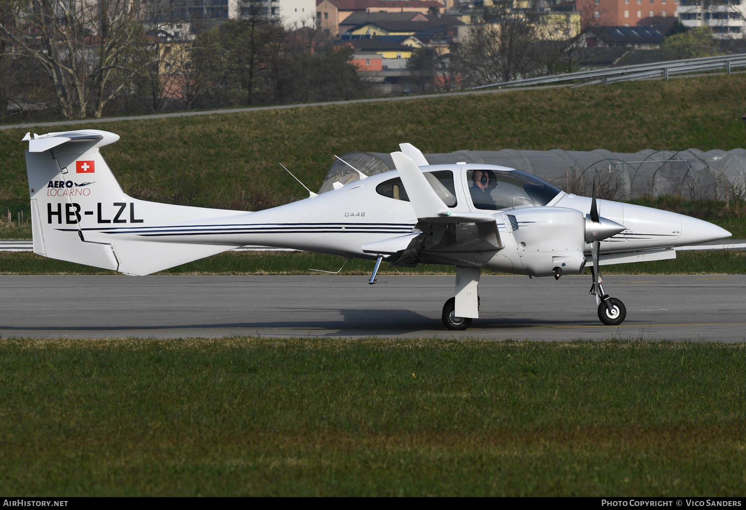 Aircraft Photo of HB-LZL | Diamond DA42 Twin Star | Aero Locarno | AirHistory.net #625188
