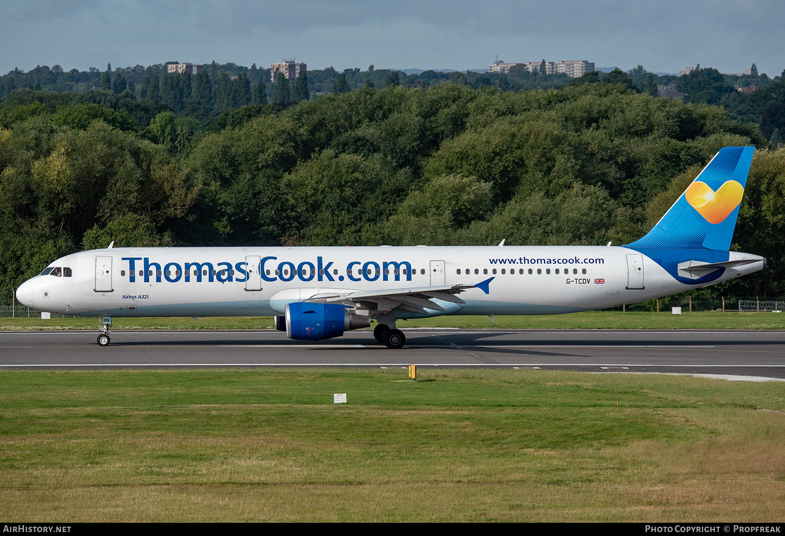 Aircraft Photo of G-TCDV | Airbus A321-211 | Thomas Cook Airlines | AirHistory.net #625220