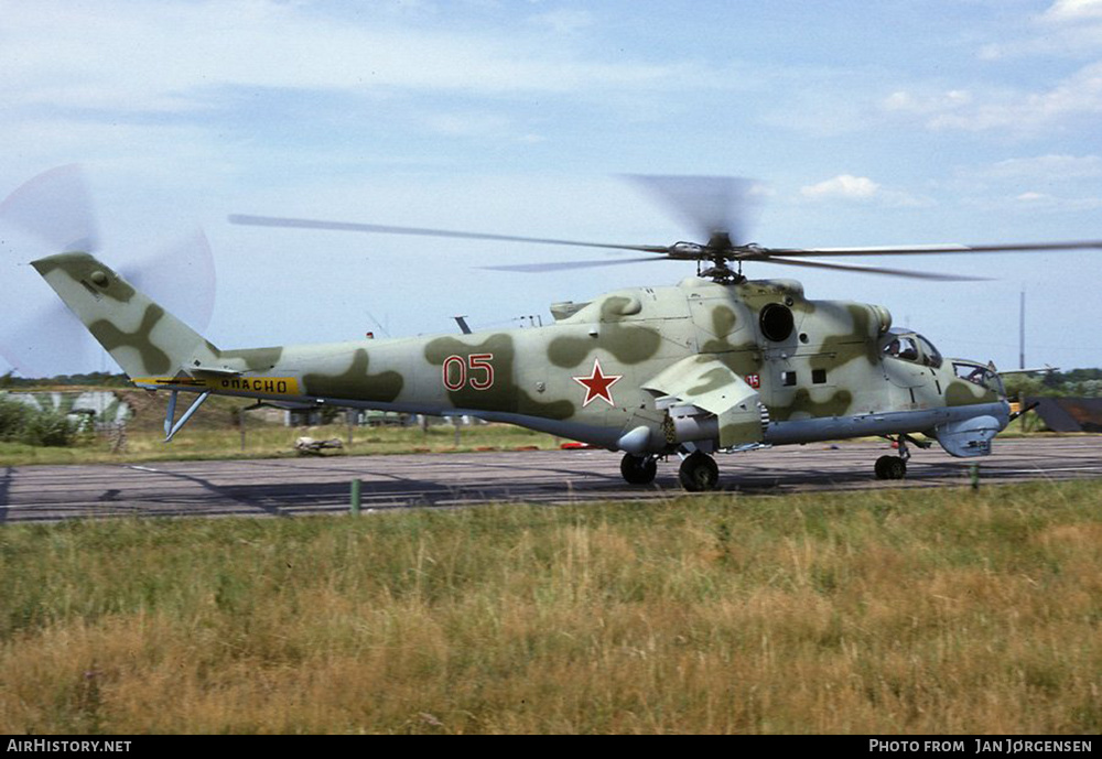 Aircraft Photo of 05 red | Mil Mi-24V | Russia - Air Force | AirHistory.net #625542
