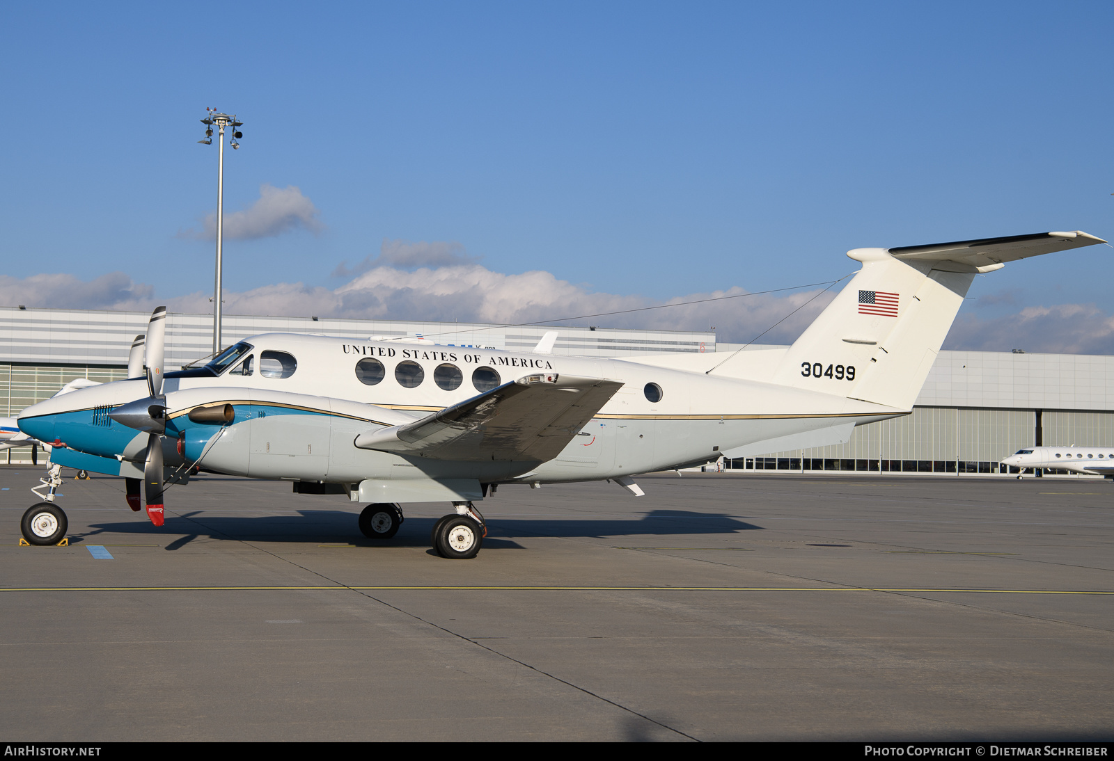 Aircraft Photo of 83-0499 / 30499 | Beech C-12D Huron | USA - Air Force | AirHistory.net #625713
