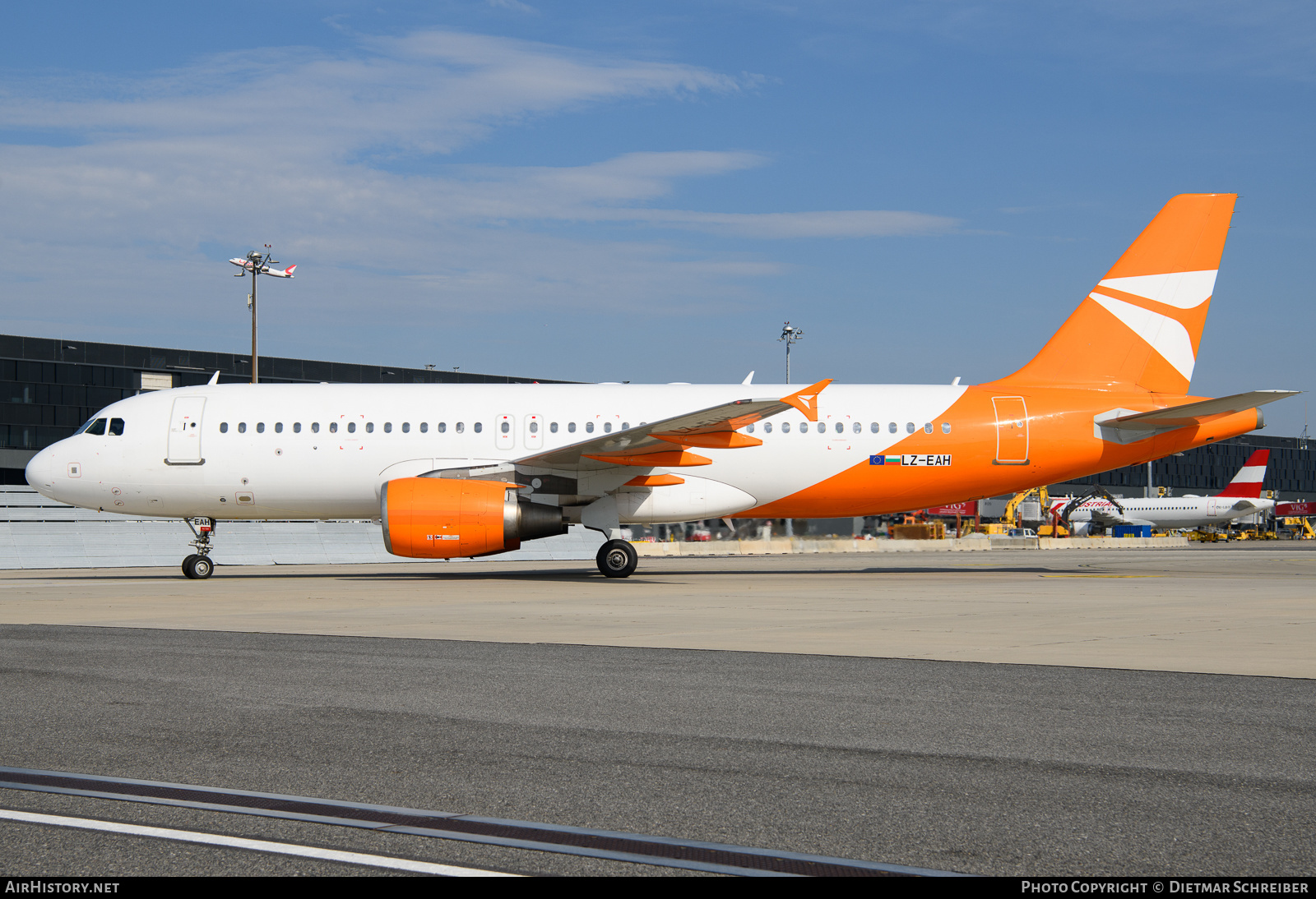 Aircraft Photo of LZ-EAH | Airbus A320-214 | AirHistory.net #625787