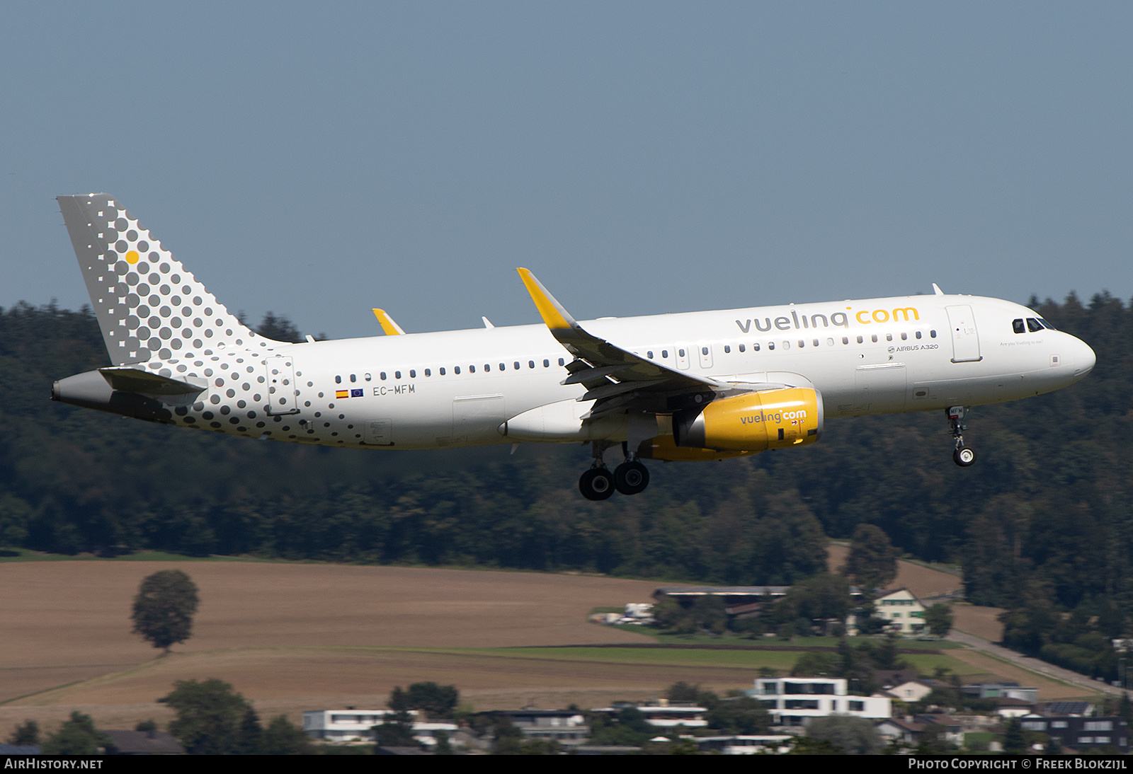 Aircraft Photo of EC-MFM | Airbus A320-232 | Vueling Airlines | AirHistory.net #626284