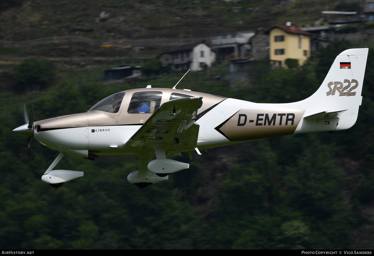 Aircraft Photo of D-EMTR | Cirrus SR-22 G1 | AirHistory.net #626341