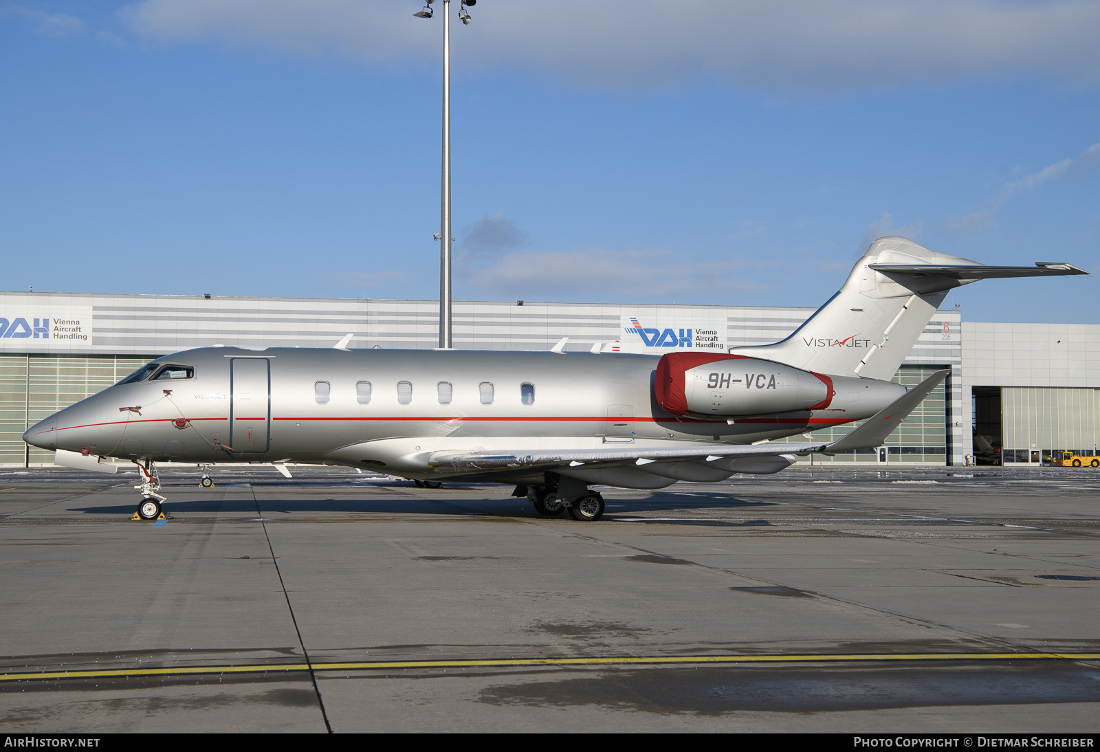 Aircraft Photo of 9H-VCA | Bombardier Challenger 350 (BD-100-1A10) | VistaJet | AirHistory.net #626460