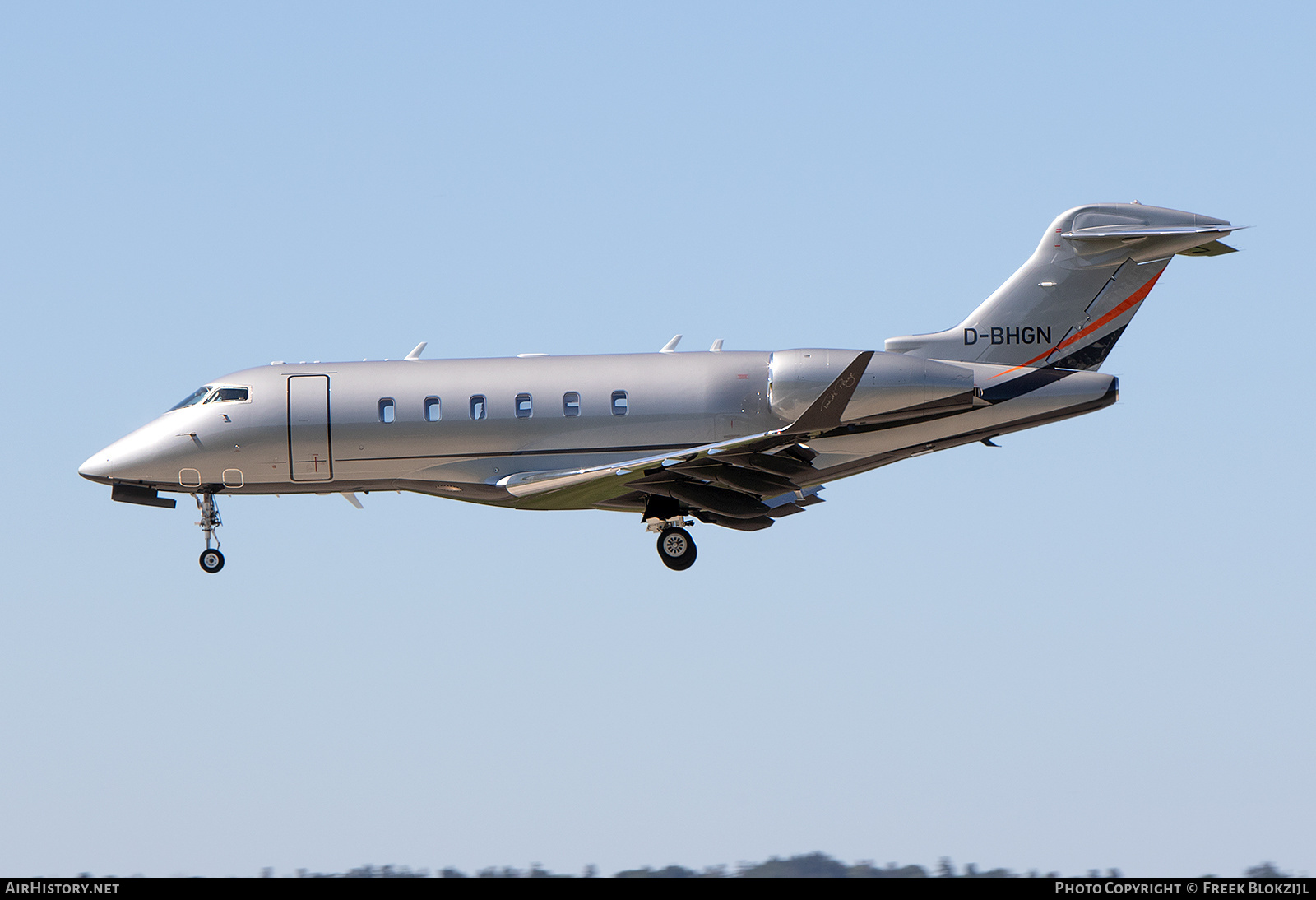 Aircraft Photo of D-BHGN | Bombardier Challenger 350 (BD-100-1A10) | AirHistory.net #626494