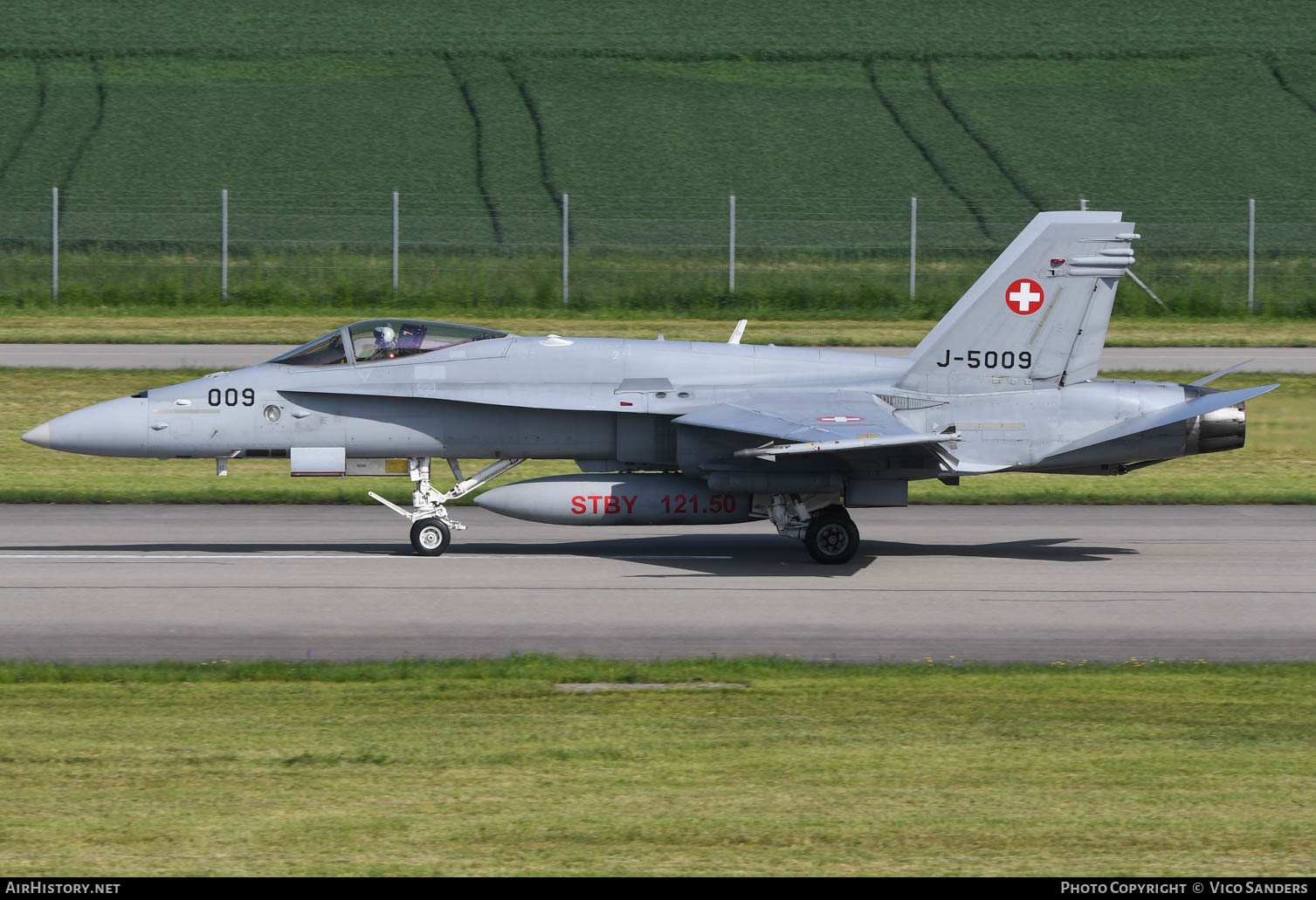 Aircraft Photo of J-5009 | McDonnell Douglas F/A-18C Hornet | Switzerland - Air Force | AirHistory.net #626532