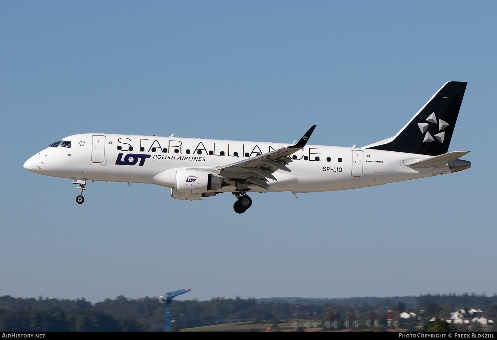 Aircraft Photo of SP-LIO | Embraer 175LR (ERJ-170-200LR) | LOT Polish Airlines - Polskie Linie Lotnicze | AirHistory.net #626536