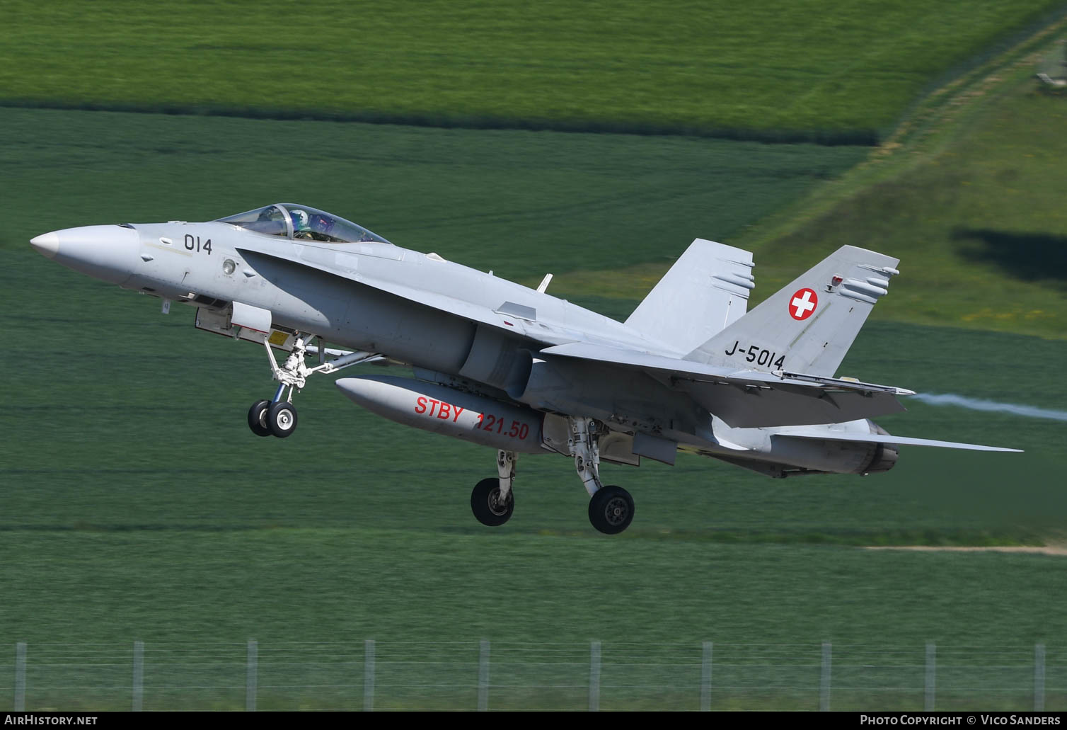 Aircraft Photo of J-5014 | McDonnell Douglas F/A-18C Hornet | Switzerland - Air Force | AirHistory.net #626544