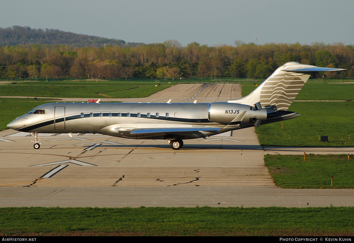 Aircraft Photo of N13JS | Bombardier Global 5000 (BD-700-1A11) | AirHistory.net #626752