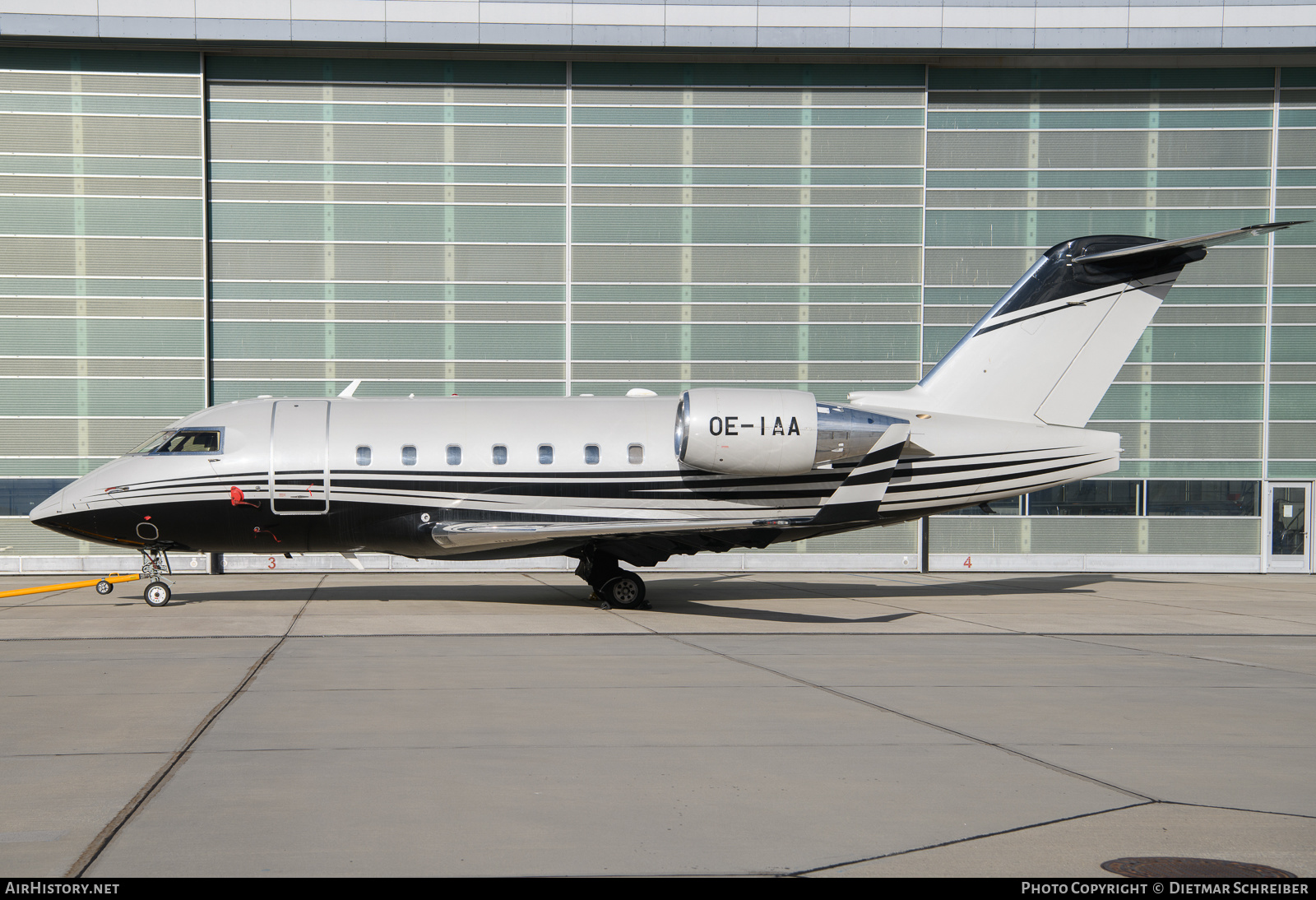Aircraft Photo of OE-IAA | Bombardier Challenger 604 (CL-600-2B16) | AirHistory.net #626831