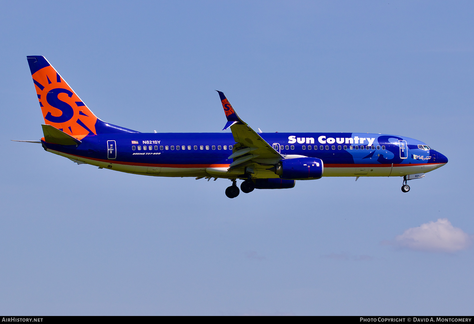 Aircraft Photo of N821SY | Boeing 737-8FH | Sun Country Airlines | AirHistory.net #626929