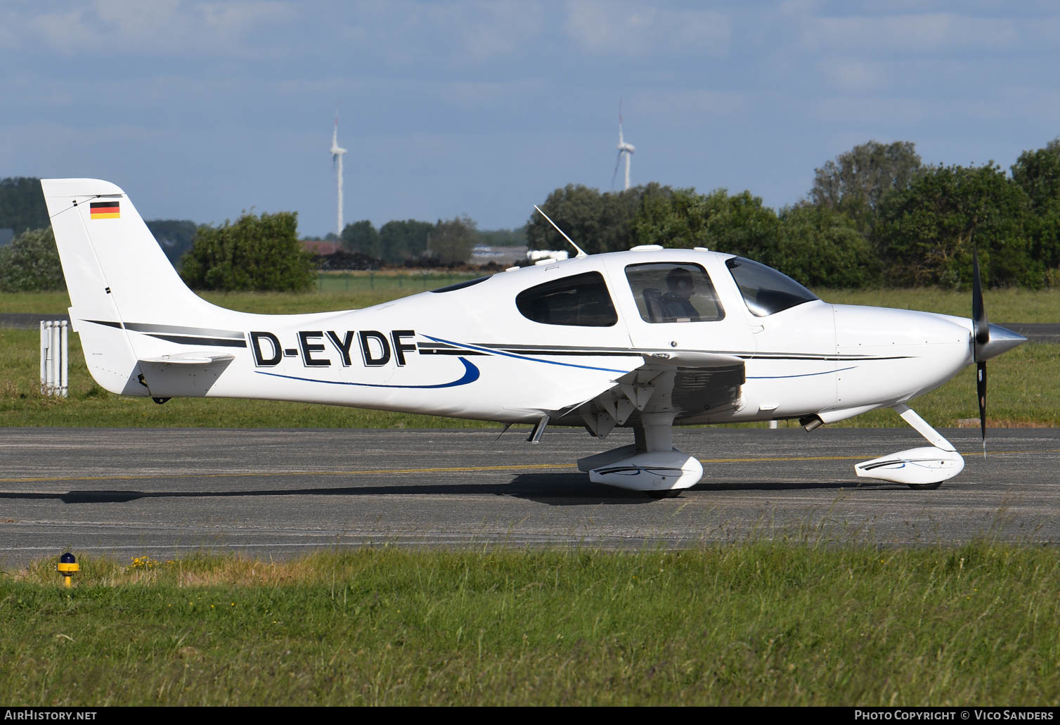 Aircraft Photo of D-EYDF | Cirrus SR-22 G2-GTS | AirHistory.net #627128