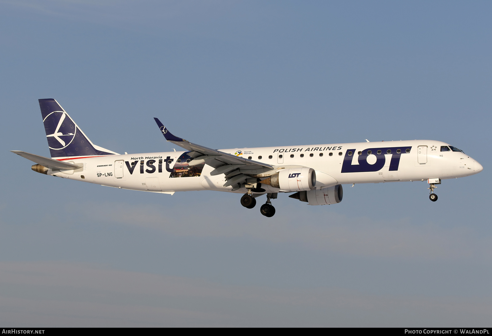 Aircraft Photo of SP-LNG | Embraer 195AR (ERJ-190-200IGW) | LOT Polish Airlines - Polskie Linie Lotnicze | AirHistory.net #627265