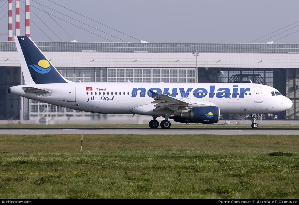 Aircraft Photo of TS-INT | Airbus A320-214 | Nouvelair Tunisie | AirHistory.net #627651