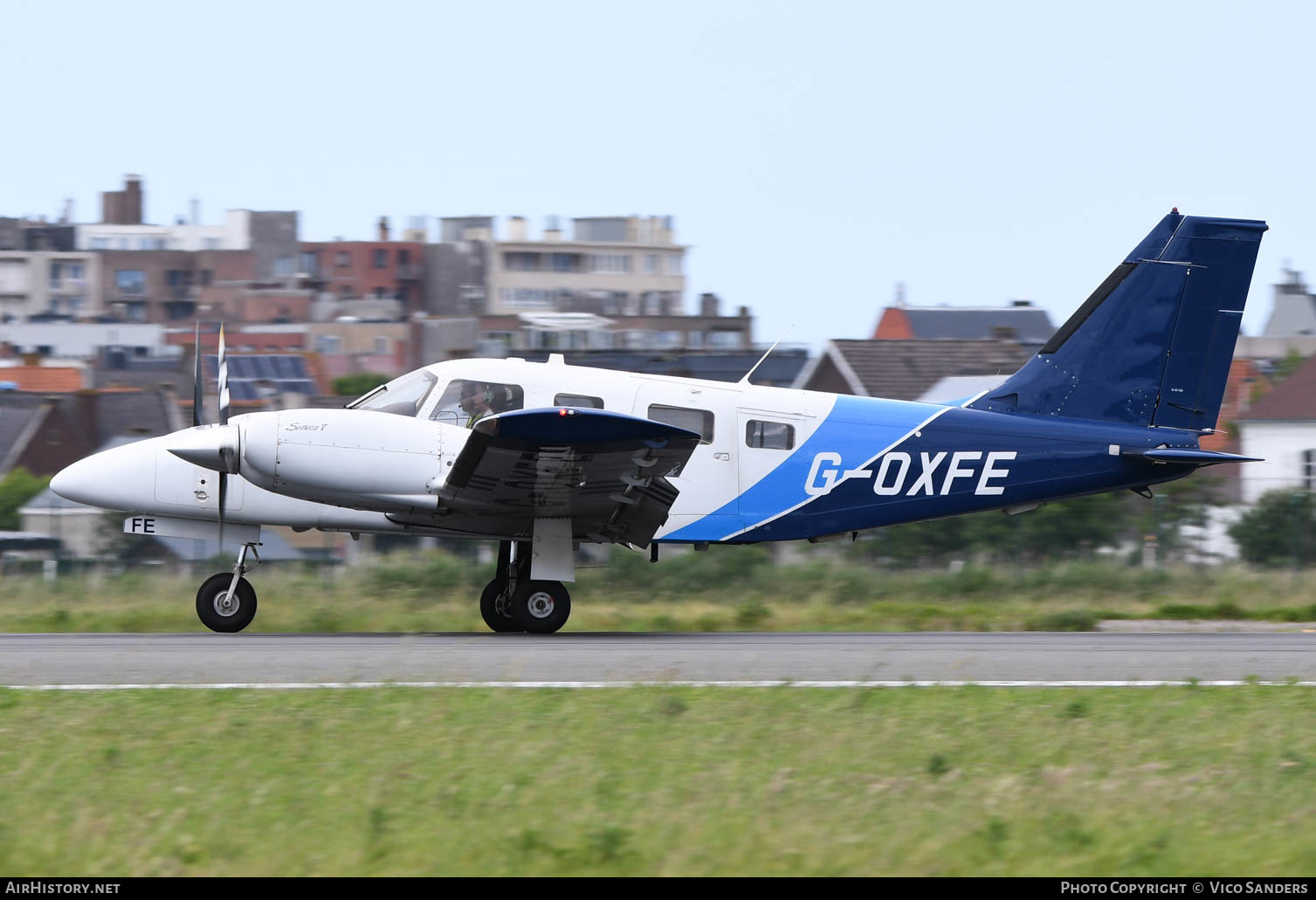 Aircraft Photo of G-OXFE | Piper PA-34-220T Seneca V | AirHistory.net #627673