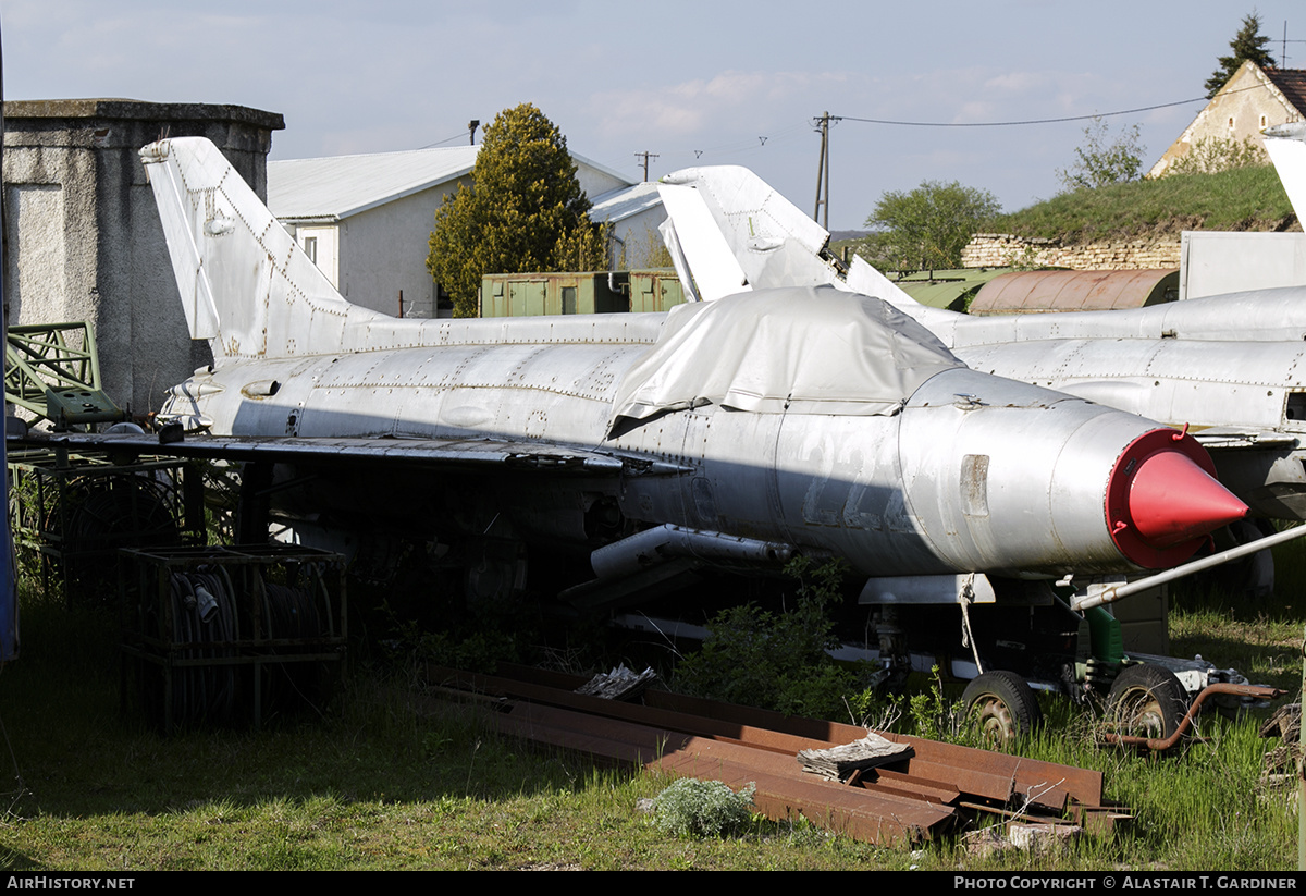 Aircraft Photo of 2221 | Mikoyan-Gurevich MiG-21F-13 | Hungary - Air Force | AirHistory.net #627752