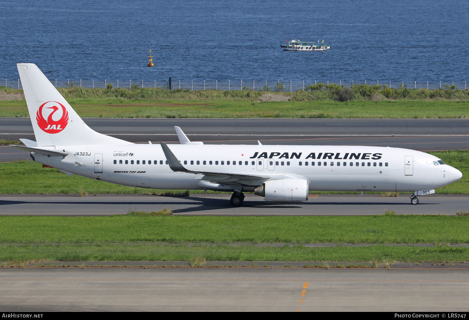 Aircraft Photo of JA323J | Boeing 737-846 | Japan Airlines - JAL | AirHistory.net #627773