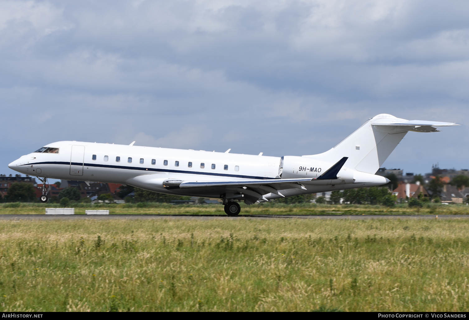 Aircraft Photo of 9H-MAO | Bombardier Global Express XRS (BD-700-1A10) | AirHistory.net #627993