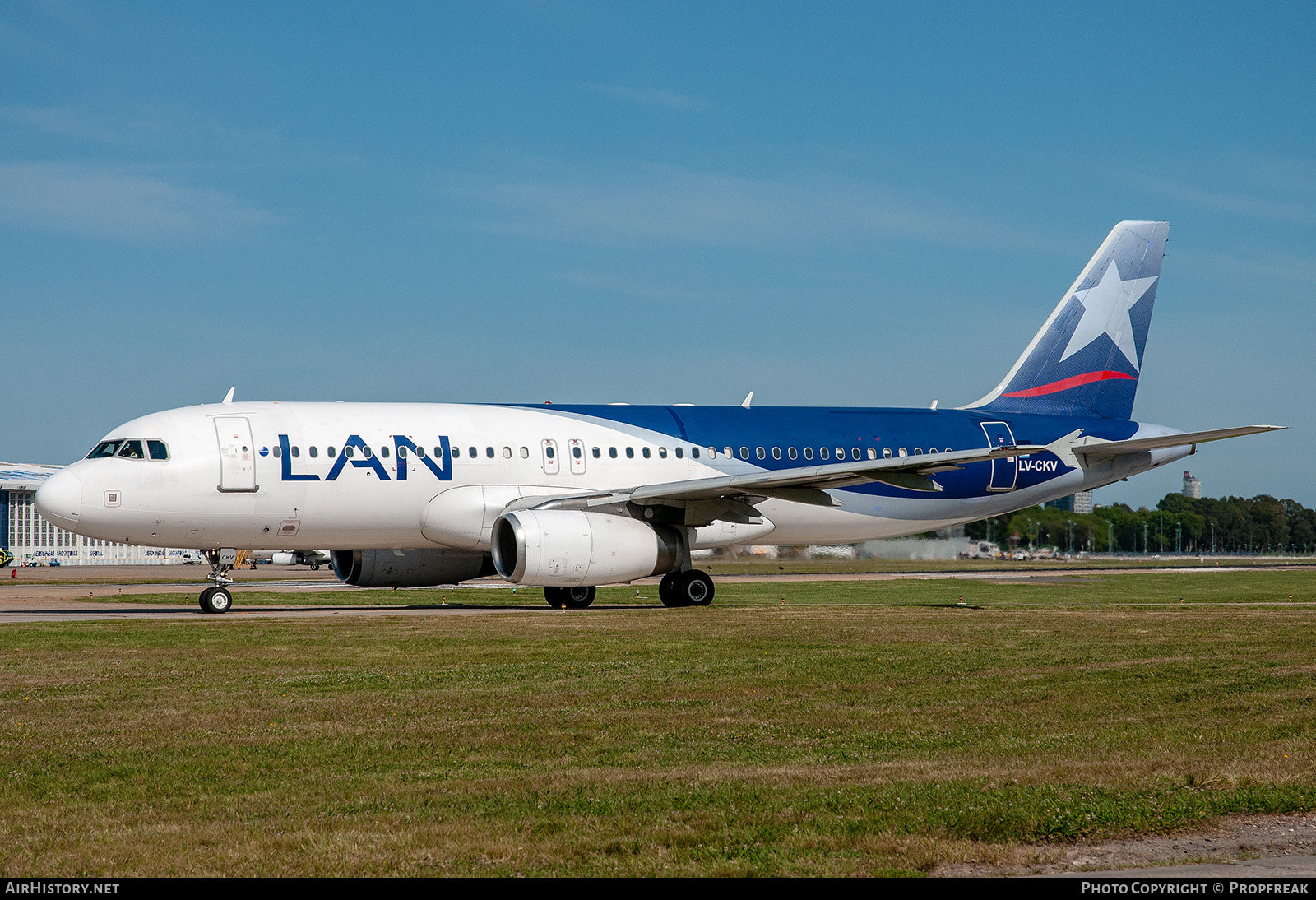 Aircraft Photo of LV-CKV | Airbus A320-233 | LAN Airlines - Línea Aérea Nacional | AirHistory.net #628242