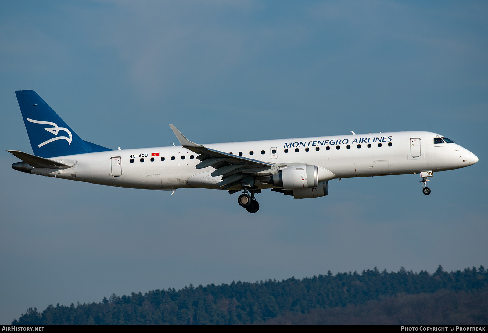 Aircraft Photo of 4O-AOD | Embraer 190LR (ERJ-190-100LR) | Montenegro Airlines | AirHistory.net #628258