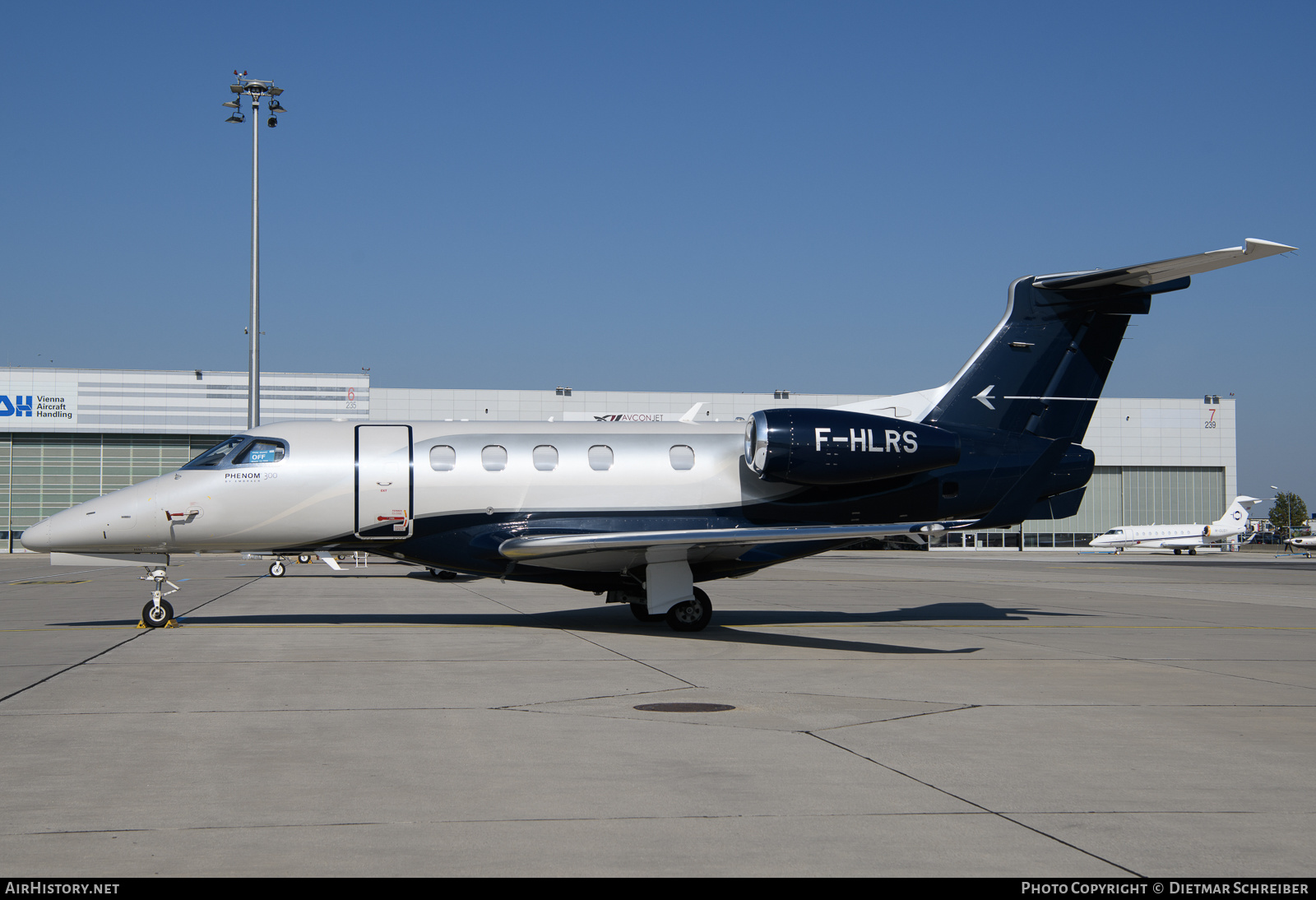 Aircraft Photo of F-HLRS | Embraer EMB-505 Phenom 300 | AirHistory.net #628397