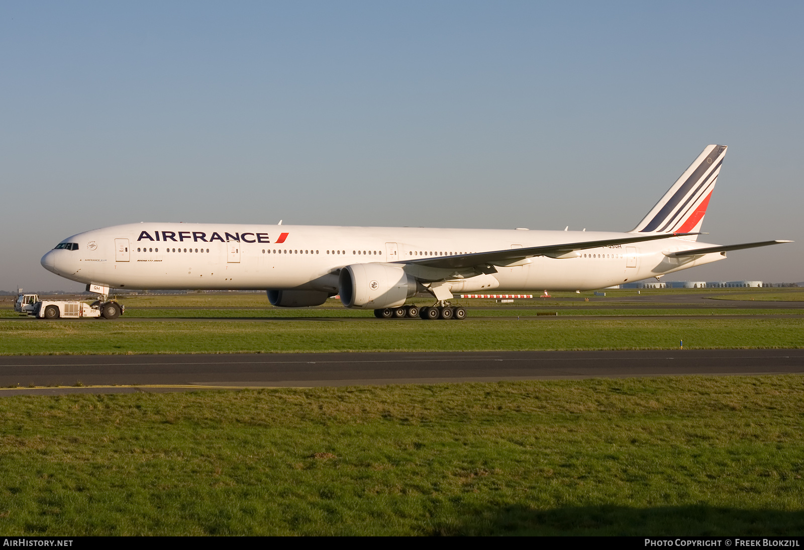 Aircraft Photo of F-GSQH | Boeing 777-328/ER | Air France | AirHistory.net #628408