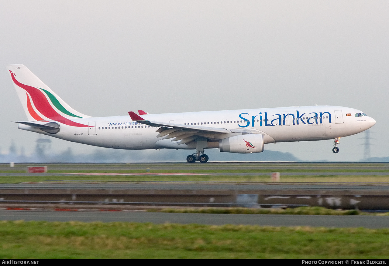 Aircraft Photo of 4R-ALC | Airbus A330-243 | SriLankan Airlines | AirHistory.net #628449