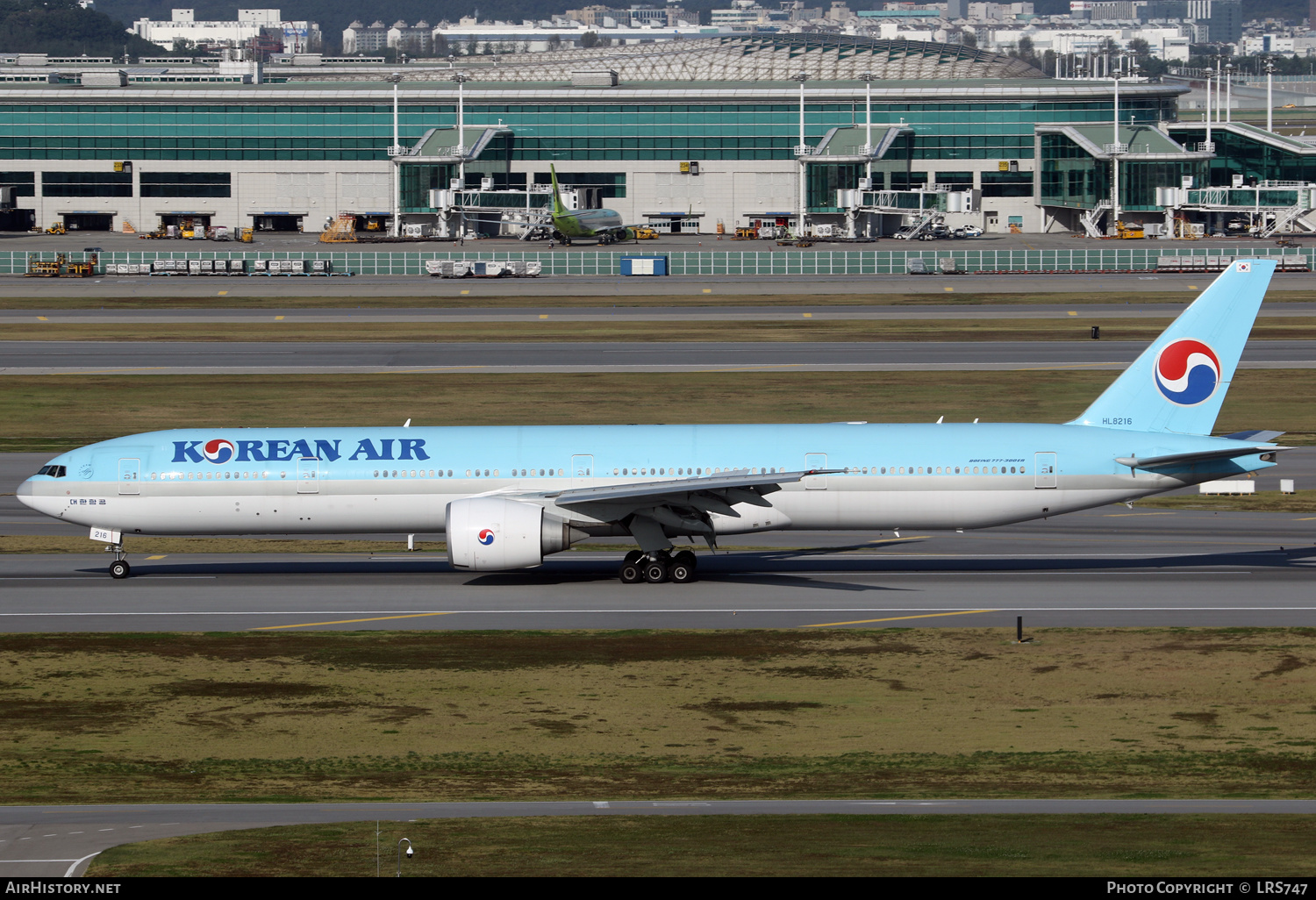 Aircraft Photo of HL8216 | Boeing 777-3B5/ER | Korean Air | AirHistory.net #628561