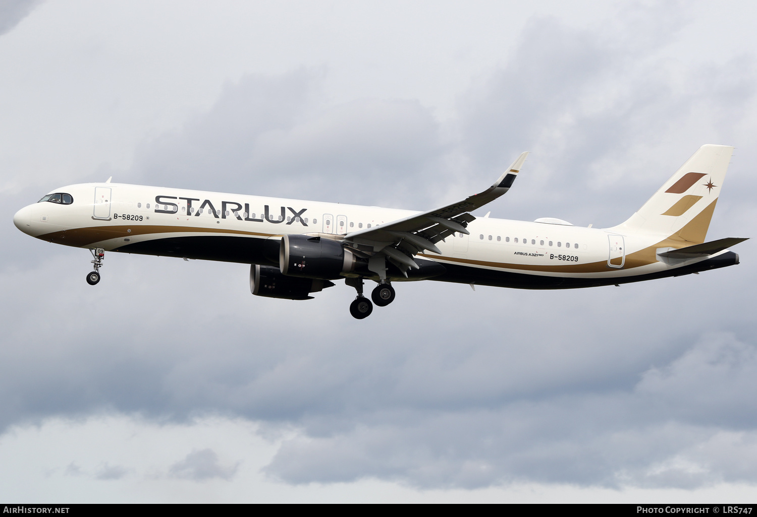 Aircraft Photo of B-58209 | Airbus A321-252NX | Starlux Airlines | AirHistory.net #628571