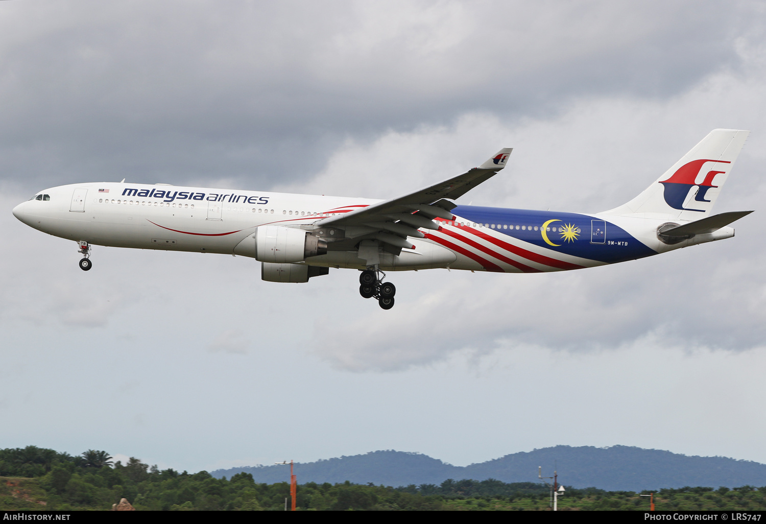 Aircraft Photo of 9M-MTB | Airbus A330-323 | Malaysia Airlines | AirHistory.net #628602