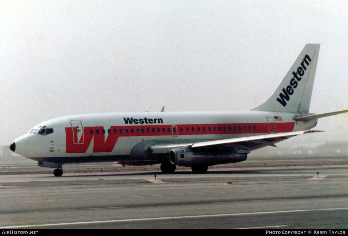 Aircraft Photo of N4503W | Boeing 737-247 | Western Airlines | AirHistory.net #628634