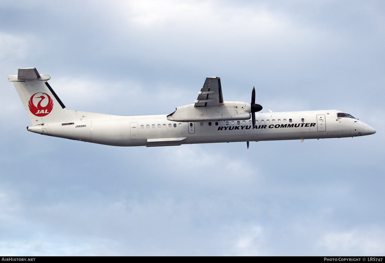 Aircraft Photo of C-FMEZ / JA82RC | Bombardier DHC-8-402 Dash 8 | RAC - Ryukyu Air Commuter | AirHistory.net #628636