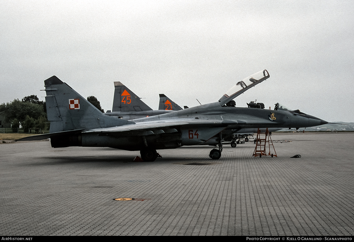 Aircraft Photo of 64 | Mikoyan-Gurevich MiG-29UB (9-51) | Poland - Air Force | AirHistory.net #628646