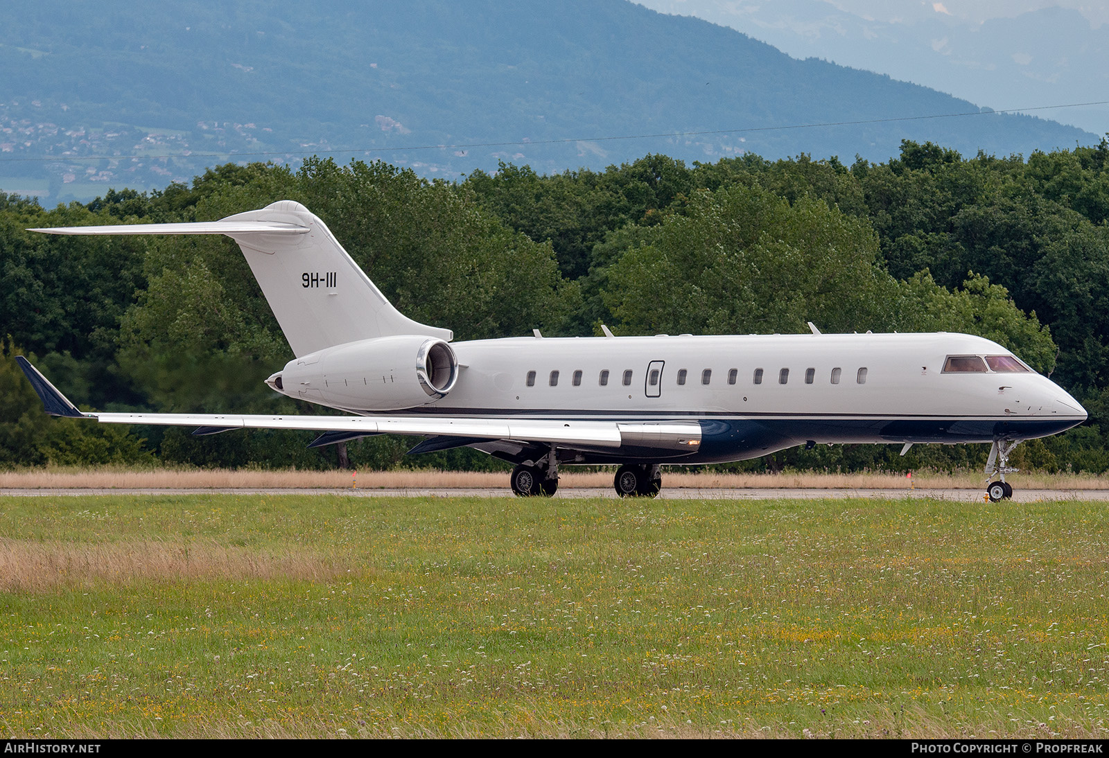 Aircraft Photo of 9H-III | Bombardier Global Express (BD-700-1A10) | AirHistory.net #628715