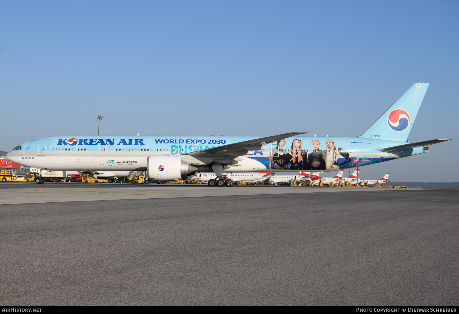 Aircraft Photo of HL7204 | Boeing 777-300/ER | Korean Air | AirHistory.net #628719